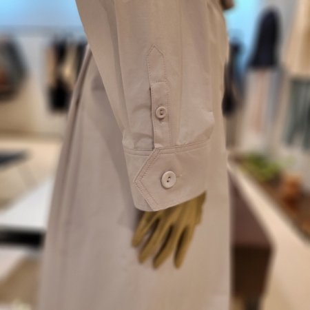 원단벨트 뒷셔링 홑겹 롱 트렌치코트