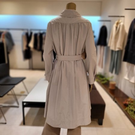 원단벨트 뒷셔링 홑겹 롱 트렌치코트