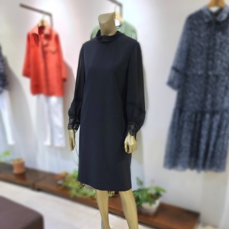 레이스포인트긴팔원피스