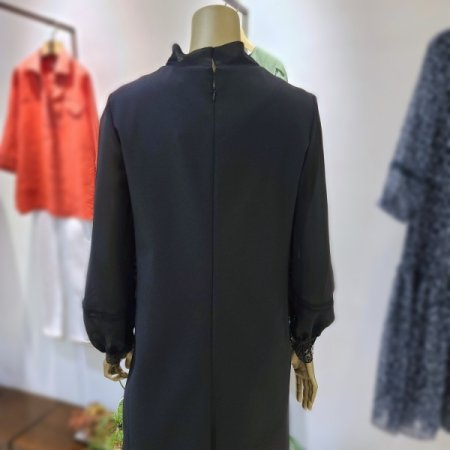 레이스포인트긴팔원피스