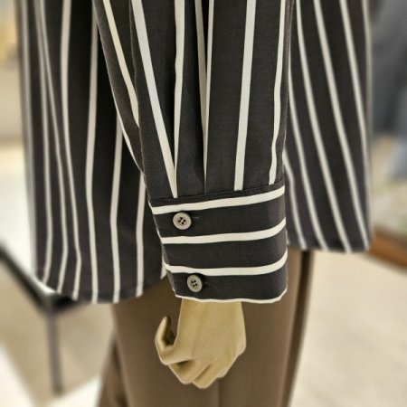 세로 스트라이프 카라 블라우스