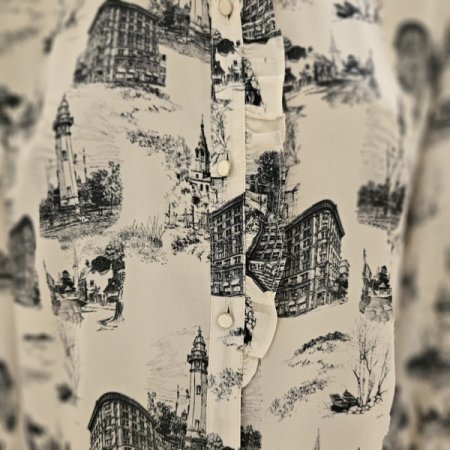 프릴넥 프린트 블라우스