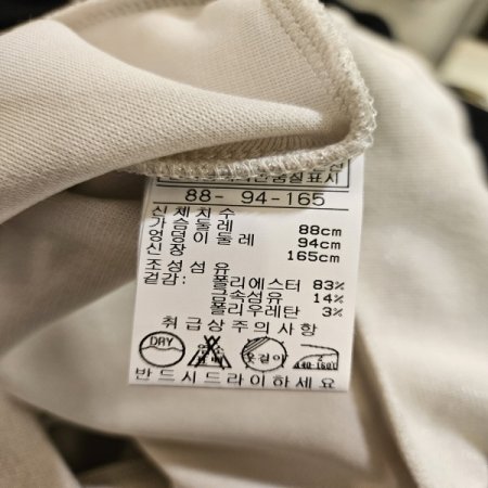 메탈사 혼방 밑단시보리 단추 티셔츠