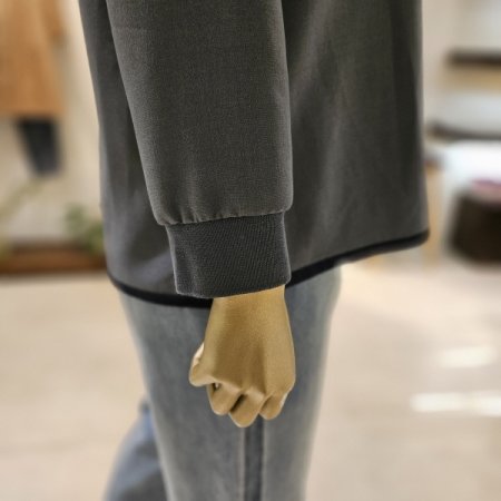 컬러배색 소매 시보리 블라우스