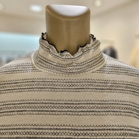 프릴넥 스트라이프 티셔츠