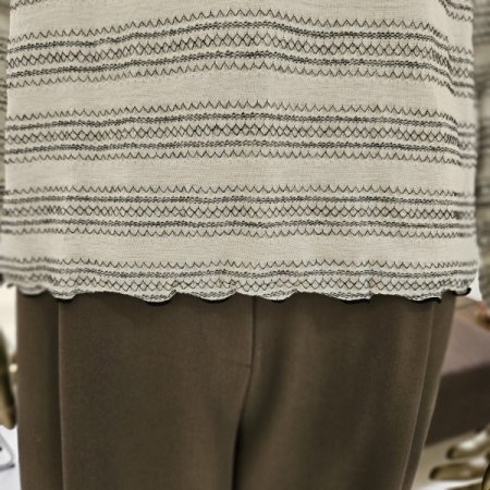 프릴넥 스트라이프 티셔츠