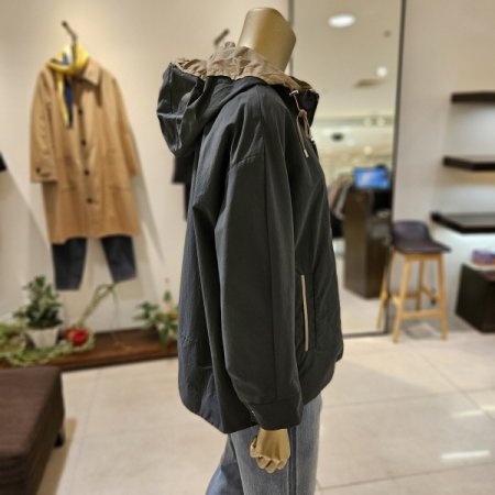 컬러배색 후드 점퍼