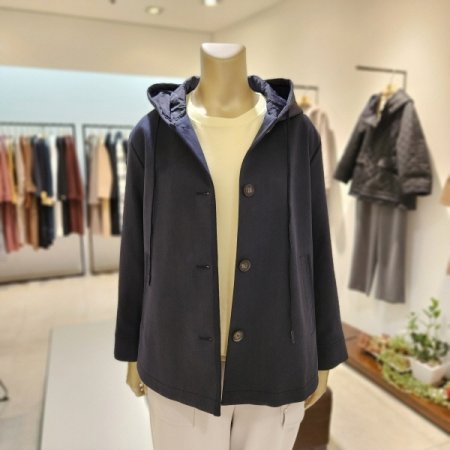 등 누빔 후드 점퍼