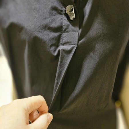 레이스소매 브이넥 블라우스