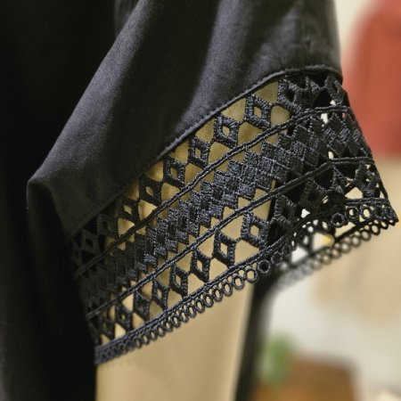 레이스소매 브이넥 블라우스