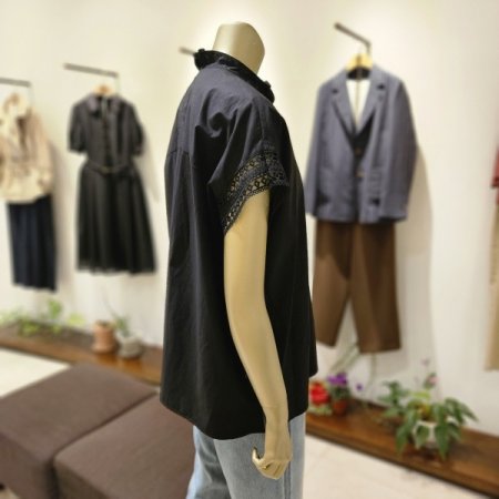 레이스소매 브이넥 블라우스