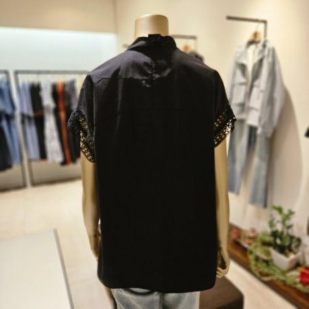 레이스소매 브이넥 블라우스