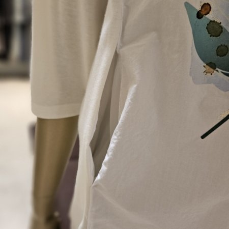 풀잎 자수프린팅 라운드티셔츠