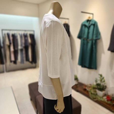 풀잎 자수프린팅 라운드티셔츠