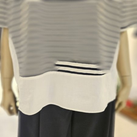 자수포켓 스트라이프 티셔츠