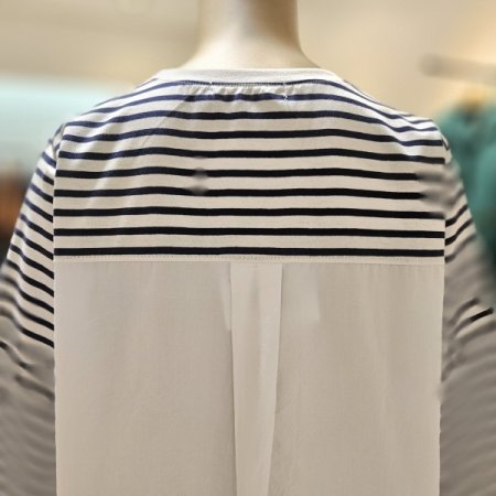 자수포켓 스트라이프 티셔츠