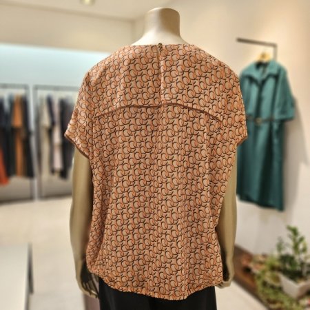 양포켓 캡소매 블라우스