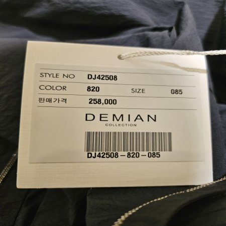 볼체인 장식 라운드넥 블라우스