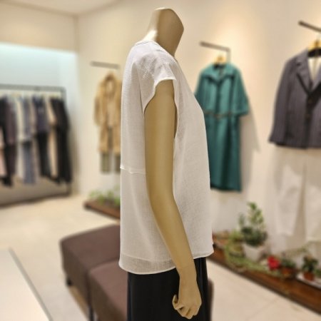 볼체인장식 캡소매 블라우스