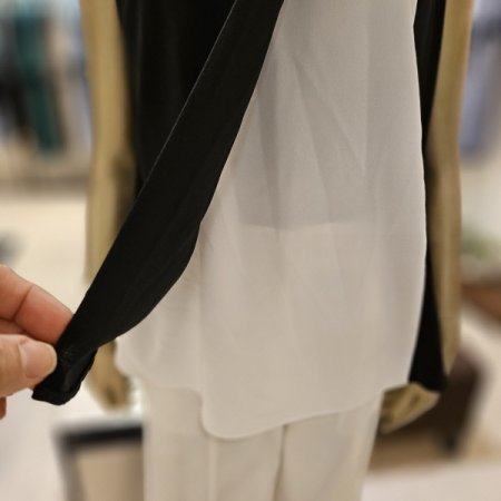 컬러배색 민소매 블라우스