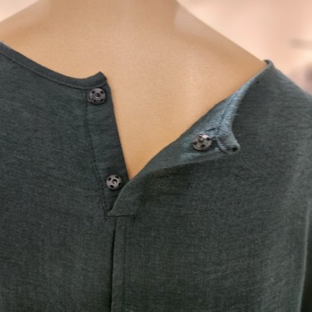 뒷단추넥 반팔 블라우스