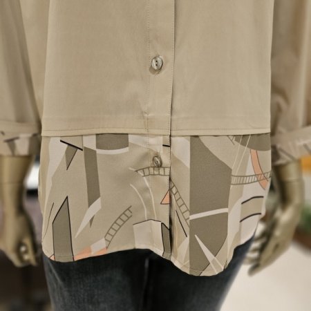 소매 밑단 프린트 배색 블라우스