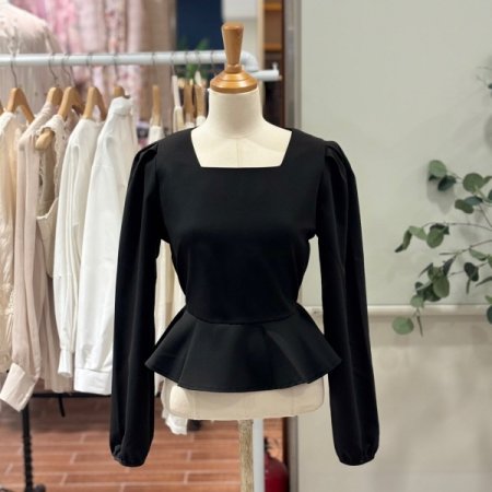 스퀘어넥 프릴 블라우스