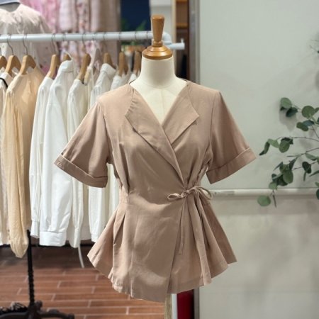 랩끈 카라 블라우스