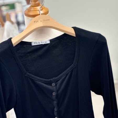 스퀘어넥 단추 슬림가디건