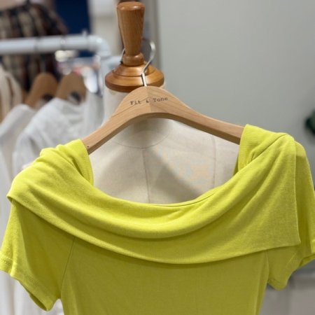 제니오프 크롭티셔츠