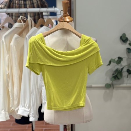 제니오프 크롭티셔츠