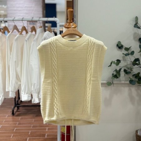 스트링 꽈 니트조끼