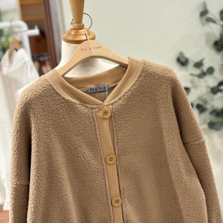 오버핏 후리스 단추 점퍼