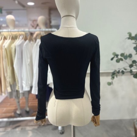 라이트 스퀘어넥 크롭티셔츠