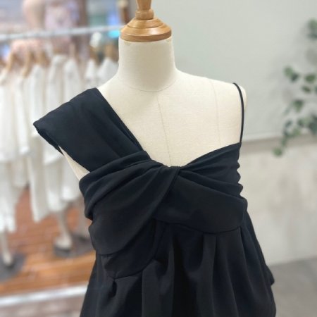 꼬임 언발 블라우스