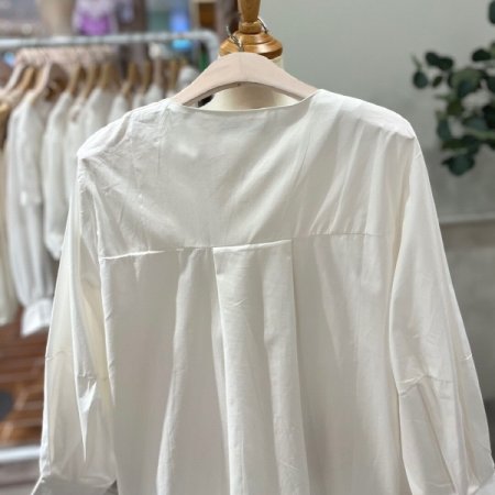 핀턱소매 루즈핏 블라우스