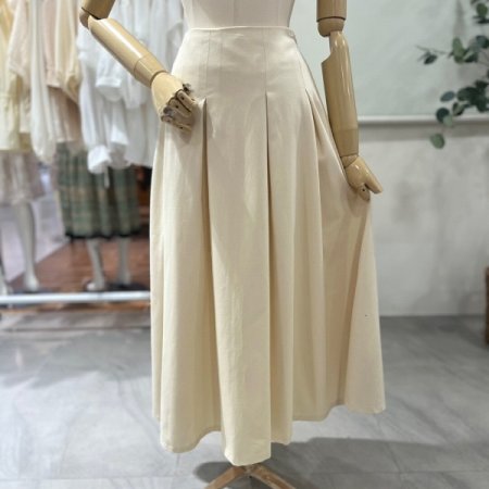 핀턱 플레어 뒷밴딩스커트