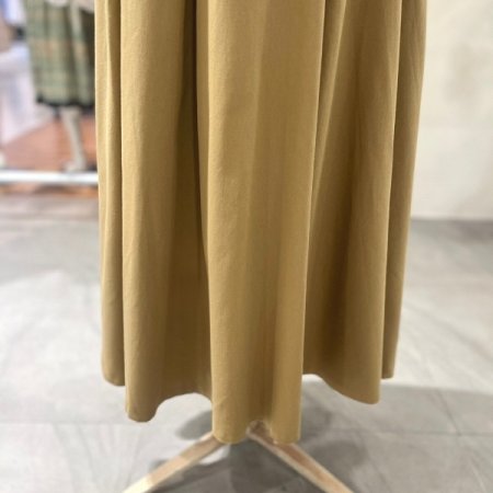 핀턱 플레어 뒷밴딩스커트