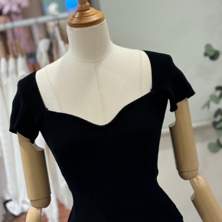 스퀘어넥 포인트 골지니트