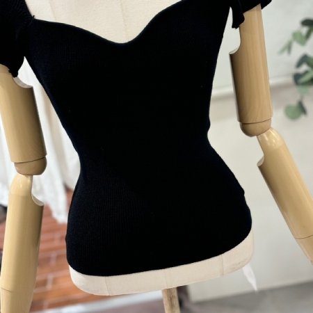 스퀘어넥 포인트 골지니트