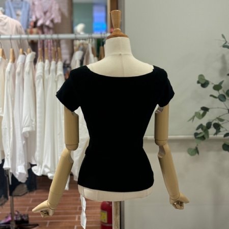 스퀘어넥 포인트 골지니트