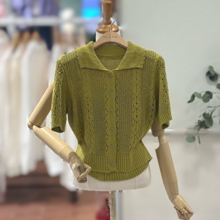 펀칭 오픈카라 니트