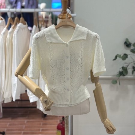 펀칭 오픈카라 니트