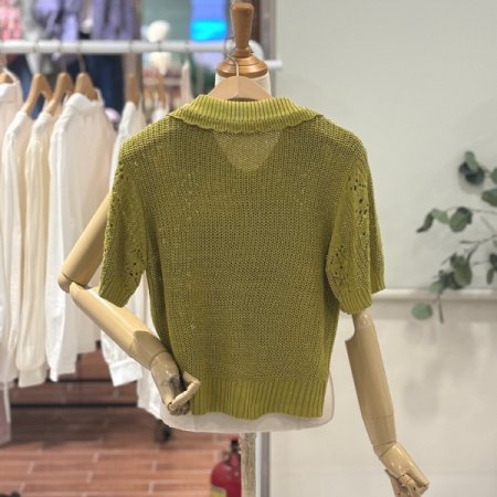 펀칭 오픈카라 니트