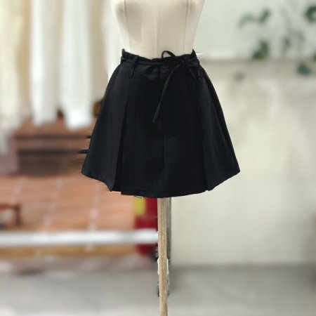 핀턱 뒷밴딩 미니스커트