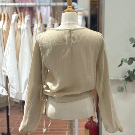 사이드리본 라운드블라우스