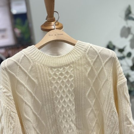 꽈배기반팔라운드니트