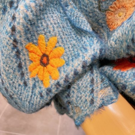 파스텔 플라워 자수 니트