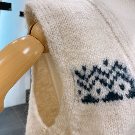 노르딕 퍼지 니트 조끼