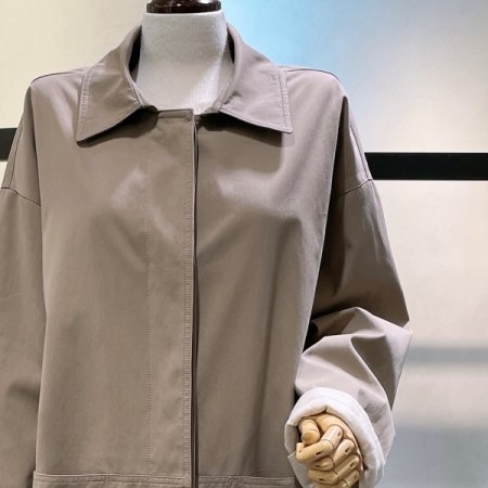 소매 배색 트렌치 코트